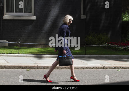 Westminster London, UK. 17. Juni 2014. Home Secretary Theresa kann MP verlässt Downing Street nach der wöchentlichen Kabinettssitzung Credit: Amer Ghazzal/Alamy Live-Nachrichten Stockfoto