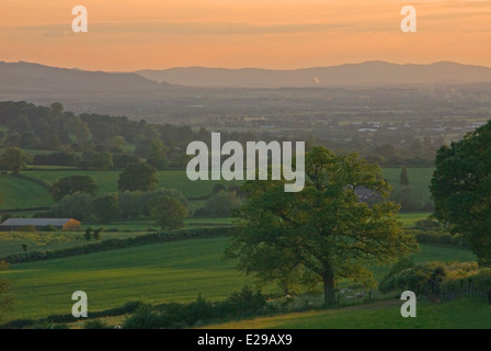 Sonnenuntergang über der Cotswolds, mit Blick auf die Malverns. Stockfoto