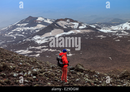 Wandern über die Spitze des Ätna Stockfoto