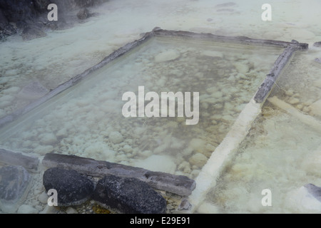 Yubatake (Hot Wasserfeld) von Kusatsu Onsen, Agatsuma, Gunma, Japan Stockfoto