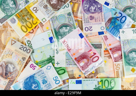 Hintergrund des polnischen Zloty und Euro-Banknoten hergestellt Stockfoto