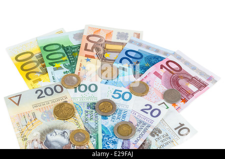 Euro und neue polnische Zloty Geldscheine mit Münzen isoliert auf weißem Hintergrund mit Beschneidungspfad Stockfoto