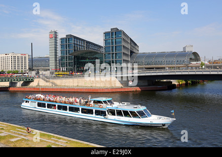 Berlin Hauptbahnhof central Station und der Spree in Berlin, Deutschland Stockfoto