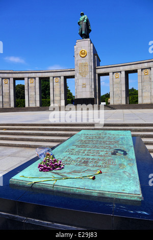 Sowjetischer Krieg-Denkmal, Tiergarten, Berlin, Deutschland Stockfoto