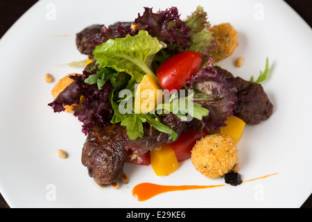 Gegrillter Lachs mit Gemüse Stockfoto