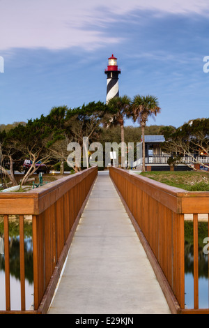 Licht des frühen Morgens fällt auf St. Augustine Lighthouse in St. Augustine in Florida. Stockfoto