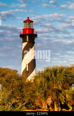 Licht des frühen Morgens fällt auf St. Augustine Lighthouse in St. Augustine in Florida. Stockfoto