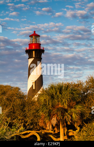 Licht des frühen Morgens fällt auf St. Augustine Lighthouse in St. Augustine in Florida. Stockfoto