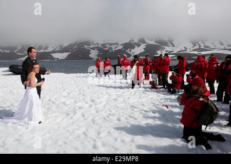 Antarktis Kreuzfahrt auf Boreal Schiff, Süd-Shetland-Inseln, Deception Island, Vulkankrater, Landung auf dem Icefield, Fred Stockfoto