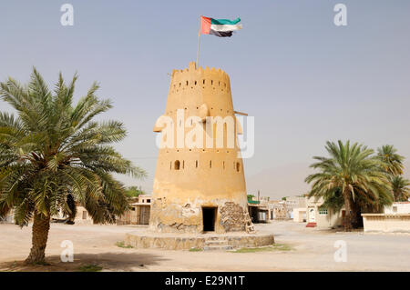 Vereinigte Arabische Emirate, Ras el Khaimah Emirat, Al Rams, Wachturm in Al-Rams-Stadt Stockfoto