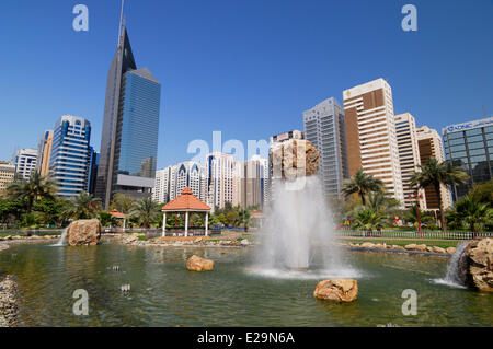 Vereinigte Arabische Emirate, Emirat Abu Dhabi, Abu Dhabi City, Brunnen in der Hauptstadt-Garten-Park Stockfoto