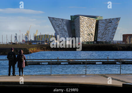 Großbritannien, Nordirland, Belfast, das neue Titanic Viertel der Königin der Insel und das Titanic Belfast Experience center Stockfoto