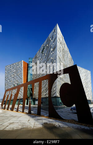 Großbritannien, Nordirland, Belfast, dockt Bezirk von Queen Island, das Titanic Belfast Experience center Stockfoto