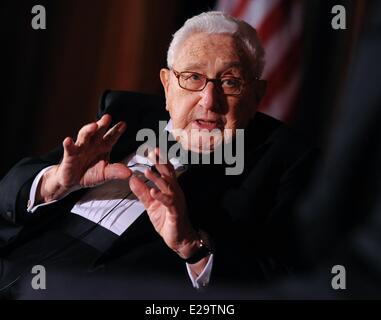 New York, USA. 17. Juni 2014. Ehemalige US Päsidenten der Staat Henry Kissinger spricht während eines Abendessens mit deutschen Verteidigung Verteidigungsministerin Ursula von der Leyen (nicht abgebildet) auf dem American Council auf Deutschland (ACG) in New York, USA, 17. Juni 2014. Bildnachweis: Dpa picture Alliance/Alamy Live News Stockfoto