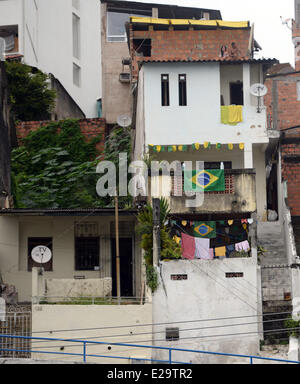 Gesamtansicht einer Favela in Salvador da Bahia, Brasilien, 15. Juni 2014. Deutschland wird Portugal in ihre Gruppe G vorläufige Vorrundenspiel bei der FIFA WM 2014 am 16. Juni 2014 in Salvador da Bahia zu stellen. Foto: Marcus Brandt/dpa Stockfoto