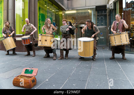 Großbritannien, Schottland, Glasgow City, lokale Claedonian Volksmusik-Band auf Buchanan Fußgängerzone der Innenstadt Stockfoto