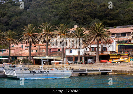 Frankreich, Var, Iles d'Hyeres, Port-Cros-Nationalpark, Ile de Port-Cros, Hafen Stockfoto