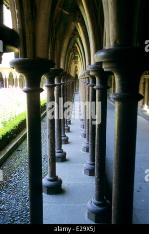 Frankreich, Manche, Bucht des Mont Saint Michel, Weltkulturerbe von UNESCO, Mont Saint Michel, Abtei, ausgerichtet Pylonen aus Stein Stockfoto