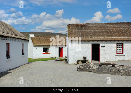 Irland, County Donegal, cille (Glencolmcille), Folk-Dorfmuseum, traditionellen strohgedeckten Hütten Stockfoto