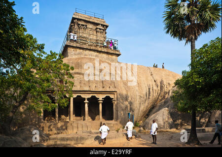 Indien, Tamil Nadu Zustand, Mahabalipuram (oder Mamallapuram), die Mahishasuramardini Mandapa, 7. Jahrhundert Rock Schrein, garniert mit Stockfoto