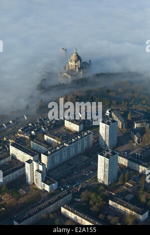 Frankreich, Calvados, Lisieux, Basilika von St. Therese de Lisieux, eine der größten Kirchen erbaut im 20. Jahrhundert (Antenne Stockfoto