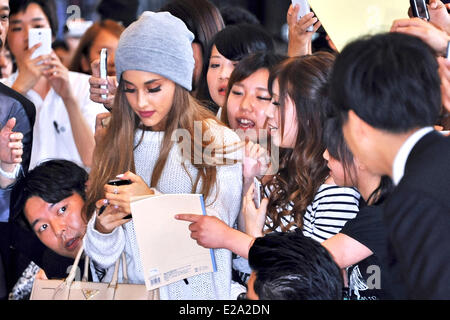 Tokio, Japan. 17. Juni 2014. Sängerin Ariana Grande kommt am internationalen Flughafen Narita in Japan am 17. Juni 2014. © Dpa picture-Alliance/Alamy Live News Stockfoto