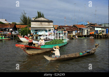 Vietnam, Tien Giang Provinz, Cai Be, schwimmenden Markt Großhandel und Einzelhandel für Obst und Gemüse Stockfoto