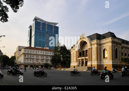 Vietnam, Saigon (Ho-Chi-Minh-Stadt), District 1, der um 1900 durch die Franzosen in einem kolonialen Baustil erbaute Opernhaus, Stockfoto