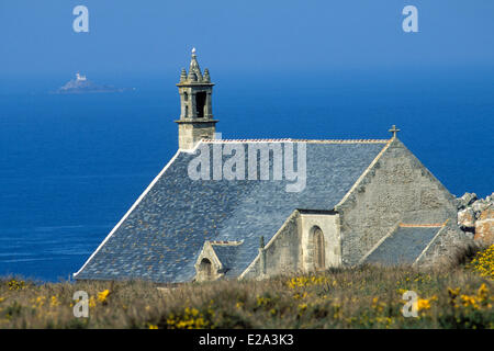 Frankreich, Finistere, Iroise-See, Cléden-Cap Sizun, Pointe du Van, St sie Kapelle Overlooling Baie des Trepasses Stockfoto