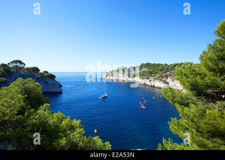 Frankreich, Bouches du Rhone, Cassis, Calanque de Port Miou Cap Kabel auf der linken Seite Stockfoto