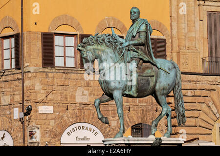 Italien, Toskana, Florenz, Altstadt Weltkulturerbe der UNESCO, Piazza della Signoria, Reiterstatue von Cosme Stockfoto