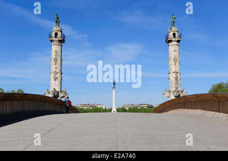 Frankreich, Gironde, Bordeaux, Bereich aufgeführt als Weltkulturerbe der UNESCO, dem Port de Lune (Hafen des Mondes), Holzsteg durch Stockfoto