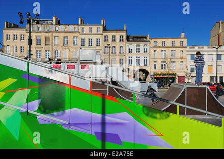 Frankreich, Gironde, Bordeaux, Bereich aufgeführt als Weltkulturerbe der UNESCO, dem Port de Lune (Hafen des Mondes), Skate-Park am Quai des Stockfoto