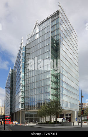 Der Ort, London Bridge, UK. Eine neue Office-Entwicklung, gelegen neben dem Bahnhof London Bridge und der Shard Stockfoto