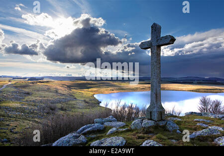 Frankreich, Lozere, Hochebene von Aubrac, kreuzen sich am See St. Andeol auf der Route von Compostela Stockfoto