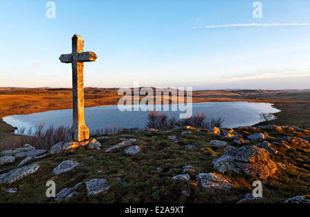 Frankreich, Lozere, Hochebene von Aubrac, kreuzen sich am See St. Andeol auf der Route von Compostela Stockfoto