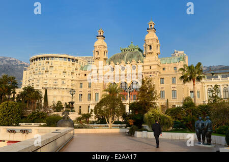 Fürstentum von Monaco, Monaco, Gartenterrasse des Casino von Monte-Carlo, die Fassade auf der Meerseite des Kasinos und des Stockfoto