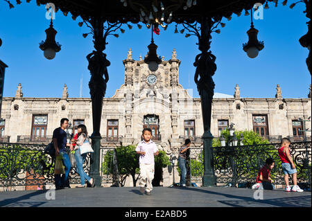 Mexico, Staat Jalisco, Guadalajara, Plaza de Armas und der barocke Palast des Gouverneurs (Palacio de Gobierno) in der historischen Stockfoto