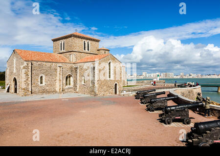 Frankreich, Vendee, Les Sables d ' Olonne, Kanonen vor dem Priorat Saint-Nicolas Stockfoto