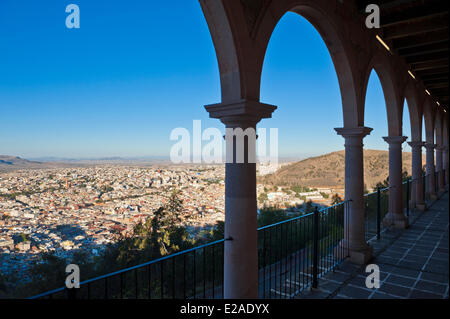 Mexico, Bundesstaat Zacatecas, Zacatecas Stadt, Weltkulturerbe der UNESCO, Panoramablick über die Stadt vom Berg La Stockfoto