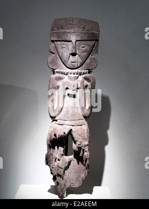 Holzskulptur Chimu imperialen Periode 1300-1532 n. Museo de Arte Precolombino, Cusco - Peru die einzigartige Natur und den Charakter dieses Objekts in Holz geschnitzt ist nicht zu leugnen. In ihm, im Laufe der Zeit stellt eine Eroberung und die Überwindung der natürlichen Elemente und; Was auch immer dies möglicherweise Verschlechterung Undergoneonly trägt dazu bei, weitere in ihnen ein ewiges ewige Gefühl vermitteln.  In diesem Beispiel, bestehend aus einem Idol der beträchtliche Dimensionen und spürbare Majestät, liegt gut verkörpert innerhalb der traditionellen skulpturale Holzarbeiten charakteristisch für die küstennahen Völker und Kulturen von Pre-Columbia Stockfoto