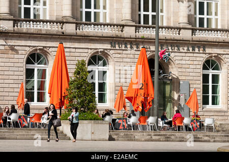 Frankreich, Finistere, Quimper, Terrasse Café vor dem Museum der schönen Künste Stockfoto