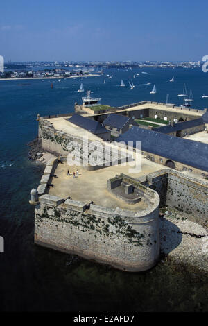 Frankreich, Morbihan, Port Louis, Port Louis Zitadelle von Vauban an Lorient Hafeneinfahrt (Luftbild) geändert Stockfoto