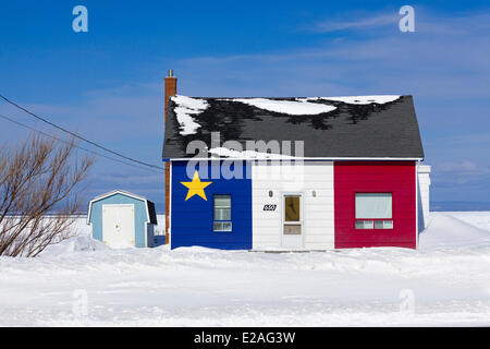 Kanada, New Brunswick, Grande Anse, Provinzhaus gemalt in den Farben von Acadia Stockfoto