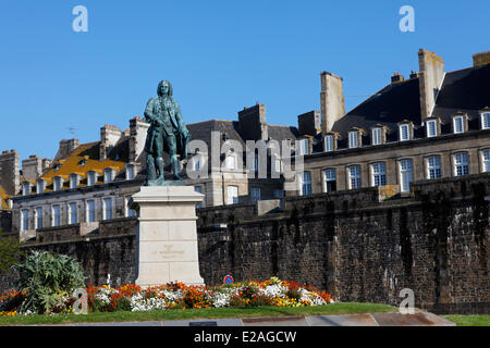 Frankreich, Ille et Vilaine, St. Malo, Statue von Bertrand François Mahé De La Bourdonnais, französischer Marineoffizier, engagiert in der Stockfoto