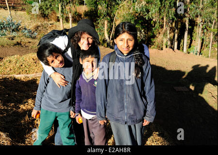 Peru, Cuzco, Huasao, Jolanda van Den Berg besuchen Kinder der Stiftung Ninos Unidos Peruanos in einer abgelegenen Provinz Stockfoto