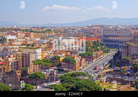 Rom-Stadtbild, Via dei Fori Imperiali und Kolosseum Stockfoto