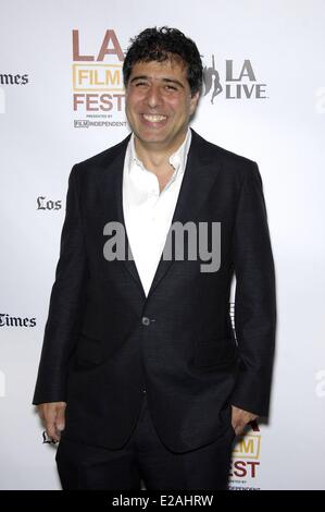 Los Angeles, CA, USA. 17. Juni 2014. Hossein Amini im Ankunftsbereich für Premiere von die zwei Gesichter des Januar an der Los Angeles Film Festival (LAFF), Königliche Kinos LA Live, Los Angeles, CA 17. Juni 2014. Bildnachweis: Michael Germana/Everett Collection/Alamy Live-Nachrichten Stockfoto