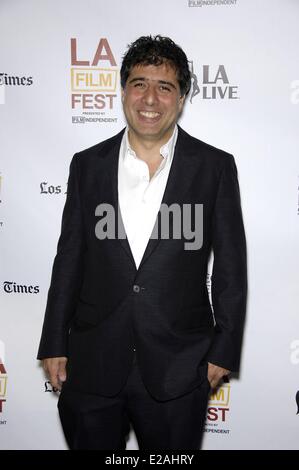 Los Angeles, CA, USA. 17. Juni 2014. Hossein Amini im Ankunftsbereich für Premiere von die zwei Gesichter des Januar an der Los Angeles Film Festival (LAFF), Königliche Kinos LA Live, Los Angeles, CA 17. Juni 2014. Bildnachweis: Michael Germana/Everett Collection/Alamy Live-Nachrichten Stockfoto