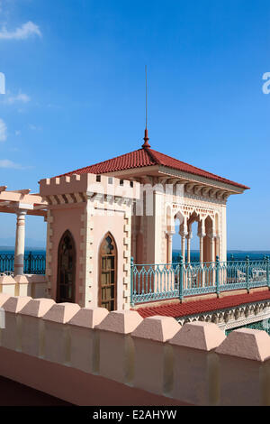 Kuba, Cienfuegos Provinz Cienfuegos, Blick auf das Karibische Meer von der Terrasse des Palacio del Valle Baujahr 1917 Tody ein Stockfoto